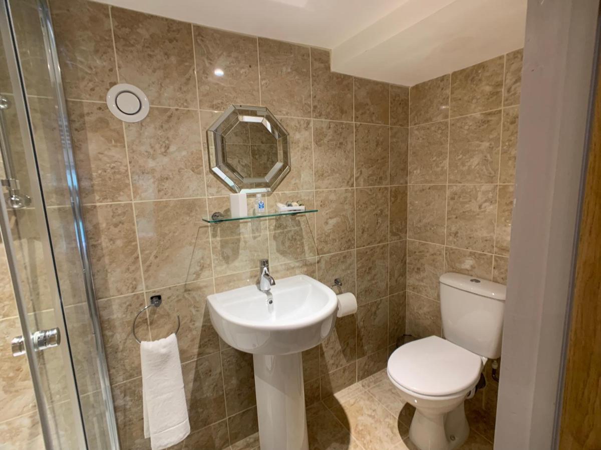 לידני Swan House Tea Room And Bed & Breakfast מראה חיצוני תמונה