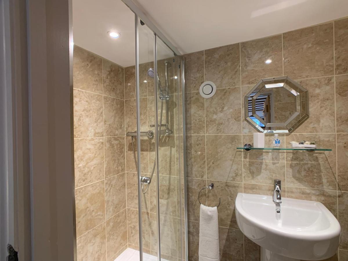 לידני Swan House Tea Room And Bed & Breakfast מראה חיצוני תמונה